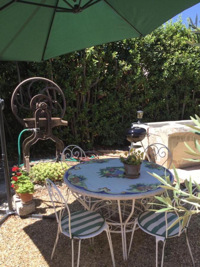 Les Hirondelles Bed & Breakfast Argeliers Exterior foto